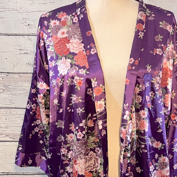 LEISURELAND Women's Cozy Satin Knee Length Robe Purple Floral-M/L - Picture 2 of 3